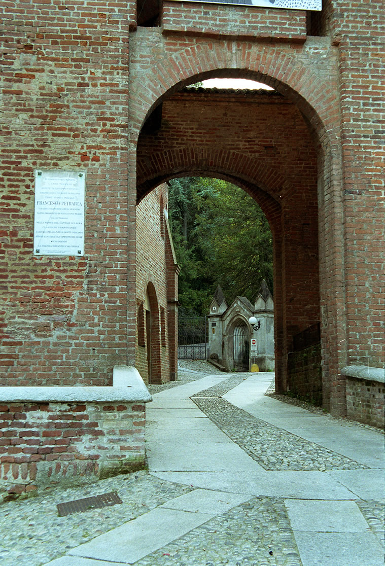 ingresso-castello-san-colombano